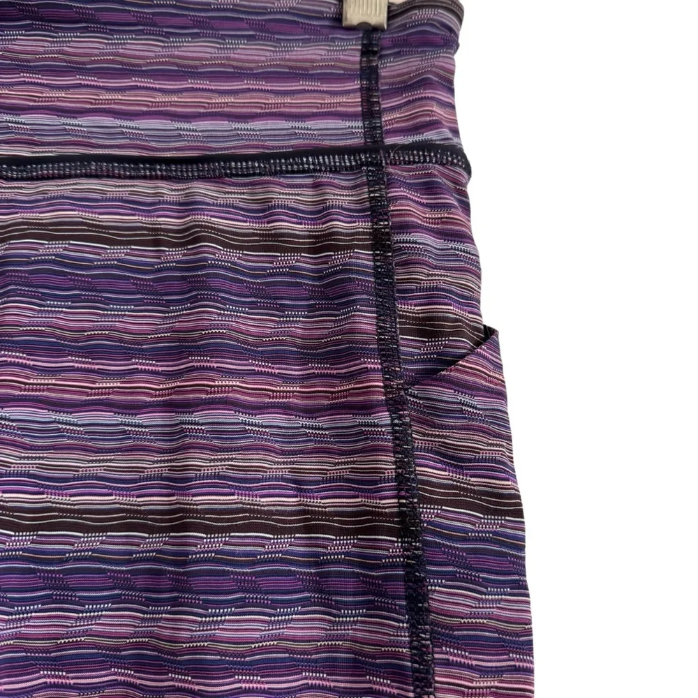 Lululemon Athletica Cropped Purple Striped Leggings Size 6 EUC